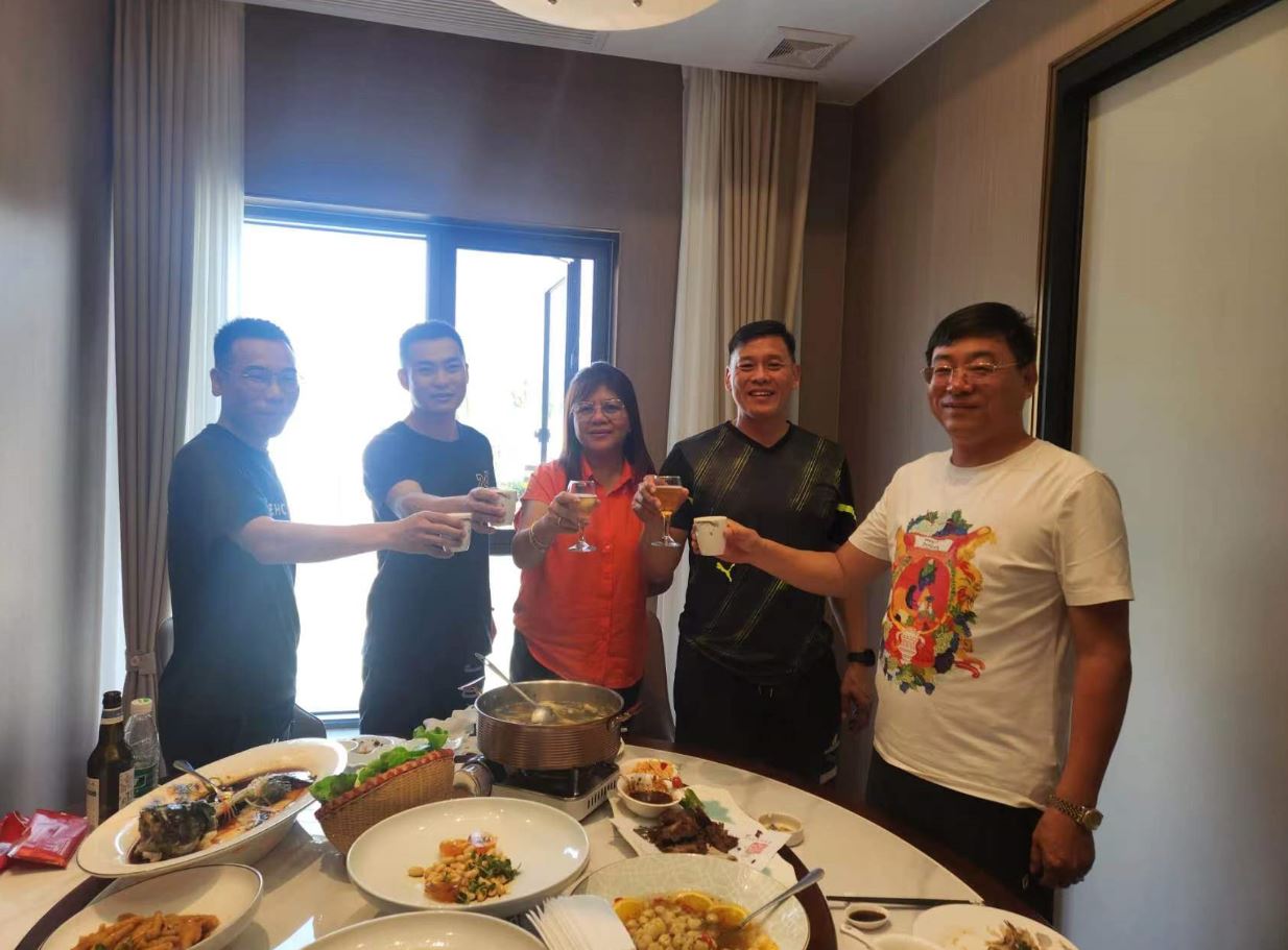 Nakikipag-ugnayan si Jiangyin Huada sa mga Kliyenteng Pilipino para Talakayin ang PE Coil Project para sa mga Sakahan ng Agrikultura